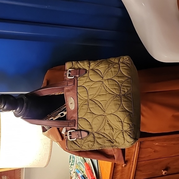 Fossil Key Per olive quilted Tote! BARELY USED CONDITION! - Picture 12 of 12